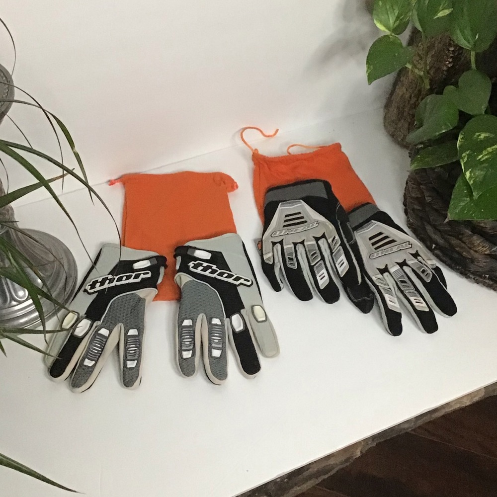Motorcycle gloves preowned
